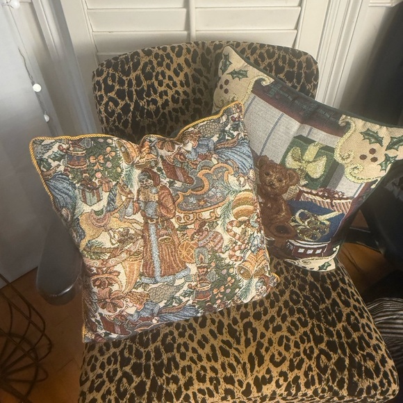 Set of 2 Vintage Style Christmas Tapestry Throw Pillows Holiday Decor 16” - Picture 5 of 5